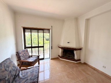 Apartamento T2 em Lousã com varanda e vista desafogada