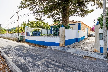 Espaço comercial à venda na Estrada Nacional