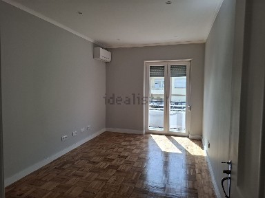 Arrendamento de apartamento T4 na Avenida Doutor António Rodrigues Manito
