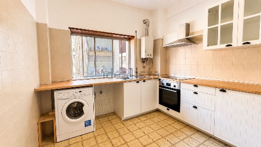 Arrendamento de apartamento T3 na Rua Infanta Dona Maria