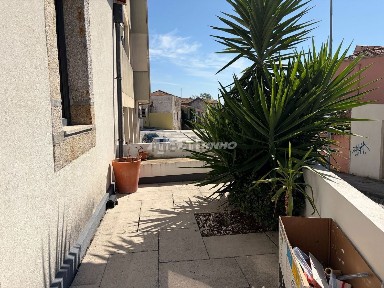 Arrendamento de casa ou moradia na Rua dos Burgães