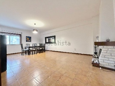 Arrendamento de apartamento T4 na Rua Cândido de Oliveira
