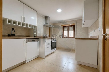 Apartamento T4 à venda na Rua Doutor Norberto Lopes, 13