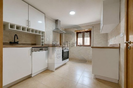 Apartamento T4 à venda na Rua Doutor Norberto Lopes, 13