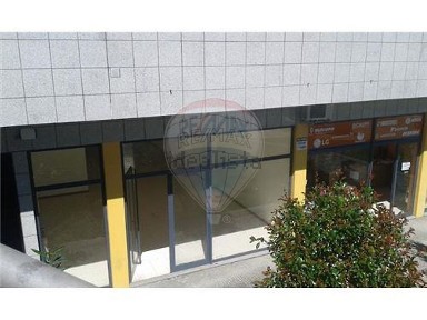 Espaço comercial à venda na Avenida Doutor Mário Soares