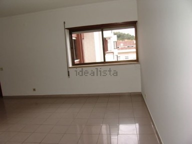Arrendamento de apartamento T1 na Avenida Cidade de Maringá s/n