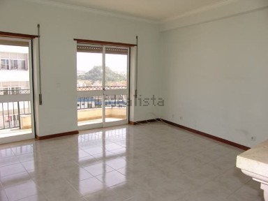 Arrendamento de apartamento T3 na Rua de Paris s/n