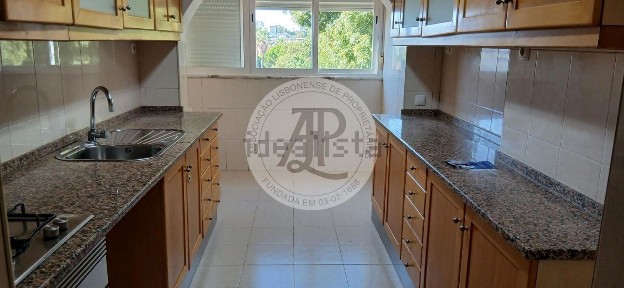 Arrendamento de apartamento T3 em Olivais