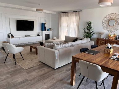 Arrendamento de apartamento T4 na Avenida dos Freixos s/n