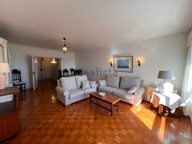 Arrendamento de apartamento T3 na Rua Sacadura Cabral