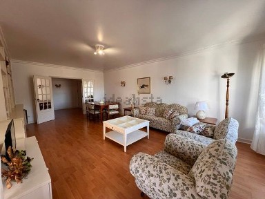 Arrendamento de apartamento T3 na Rua Sacadura Cabral