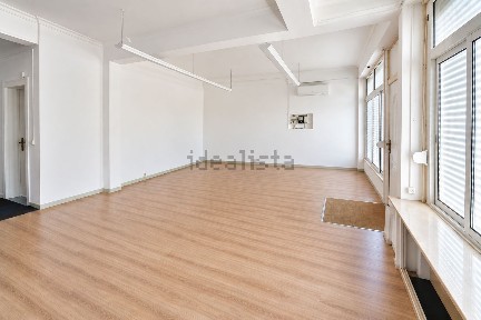 Espaço comercial com rentabilidade à venda na Rua Ary dos Santos, 62