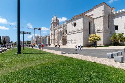 Espaço comercial à venda na Rua dos Jerónimos