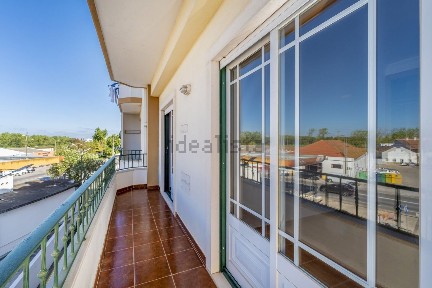Apartamento T4 à venda na Avenida D. Francisca Montanha