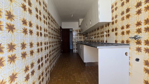 Apartamento T2 à venda no Largo Natércia Freire, 1