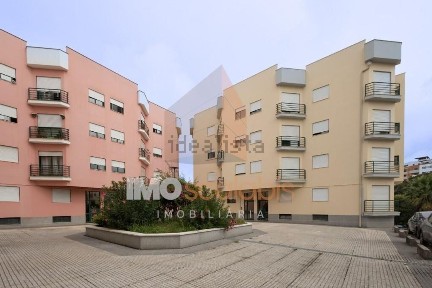 Apartamento T3 à venda na Rua Brigadeiro Lino Dias Valente s/n