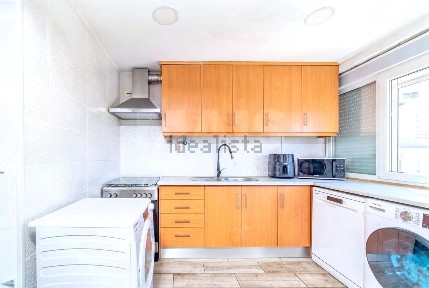 Apartamento T3 à venda na Rua Jaime Cortesão