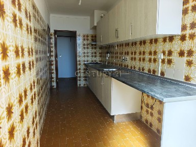 Apartamento T1 à venda na Rua Natércia Freire, 1 a