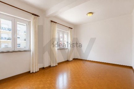 Apartamento T2 à venda na Rua Padre João Rodrigues Ribeiro s/n