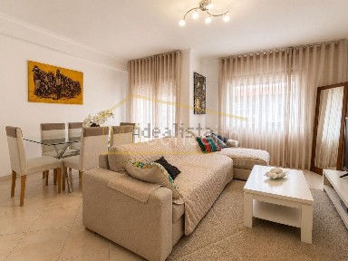 Apartamento T3 à venda na Rua Almeida Garrett