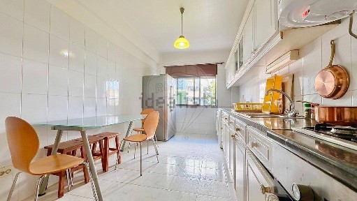 Apartamento T3 à venda na Rua Nuno Netto de Almeida