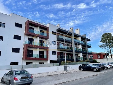 Apartamento T5 à venda na Rua Dr. Machado Costa