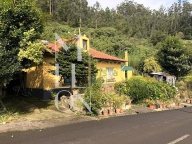 Moradia independente à venda no Caminho do Margaçal s/n