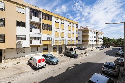 Apartamento T3 à venda na Rua Portugal Cultura e Recreio