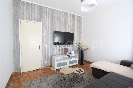 Apartamento T1 à venda na Rua Doutor Alberto Araújo