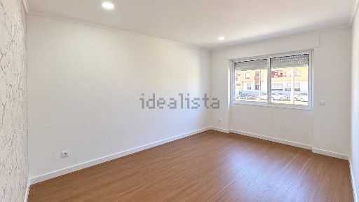 Apartamento T2 à venda na Lavradio