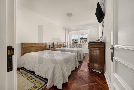Apartamento T4 à venda na Avenida 22 de Dezembro, 21 e