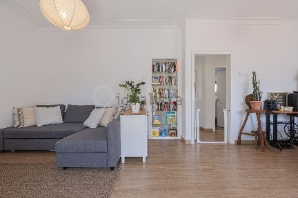 Apartamento T3 à venda na Rua Doutor António José de Almeida
