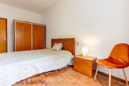 Apartamento T3 à venda na Rua Nuno Tristão, 26