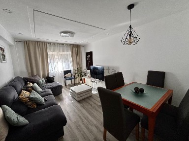 Apartamento T2 à venda na Rua Vitor Santos, 11