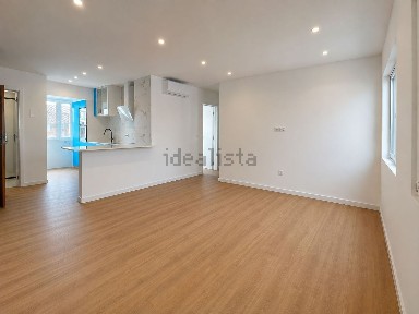 Apartamento T3 à venda na Rua Cruzado Osberno, 4