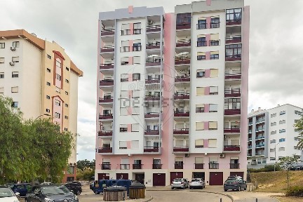 Apartamento T2 à venda na Rua Fernão Lopes