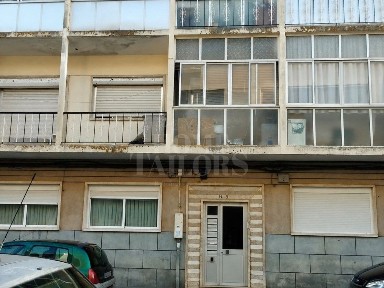 Apartamento T3 à venda na Rua General Humberto Delgado