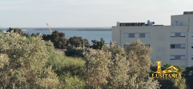 Apartamento T2 à venda na Rua Gil Eanes