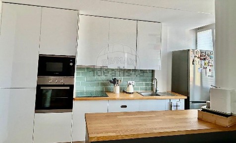 Apartamento T2 à venda na Rua Cândido Manuel Pereira