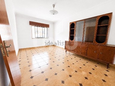 Apartamento T3 à venda na Torre da Marinha