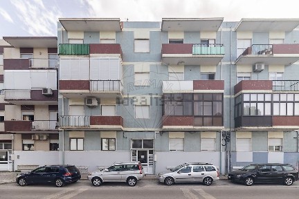 Apartamento T3 à venda na Rua Infante Dom Augusto