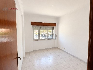 Apartamento T2 à venda na Rua Santo Condestável