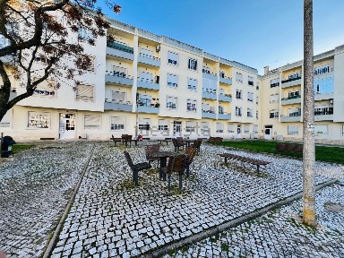 Apartamento T2 à venda na Praceta João Coelho Possante, 19