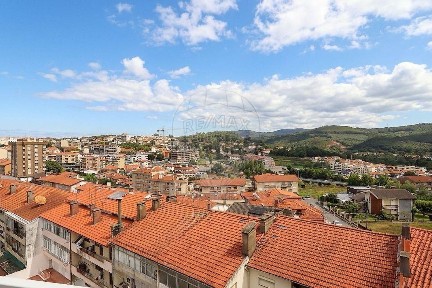 Apartamento T3 à venda na Rua Doutor José Lopes de Oliveira