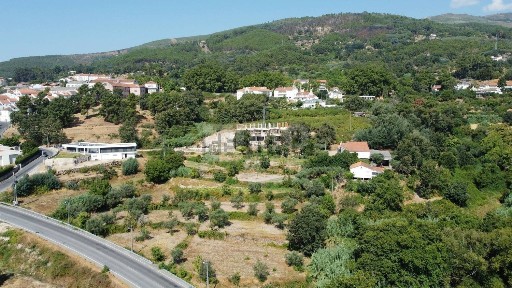 Moradia geminada à venda em Tortosendo