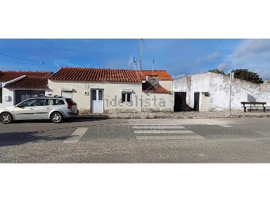 Moradia independente à venda em Tornada e Salir do Porto