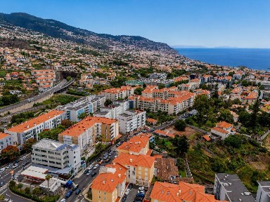 Apartamento T3 à venda na Estrada Da Madalena Edf Jardins Da Madalena