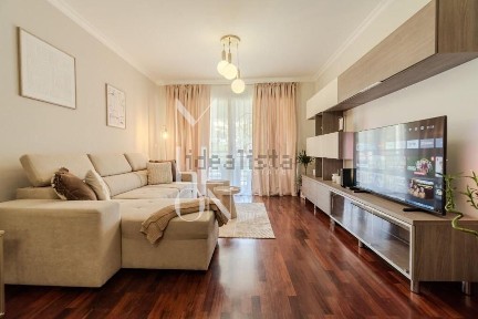 Apartamento T1 à venda na Estrada João Gonçalves Zarco, 5