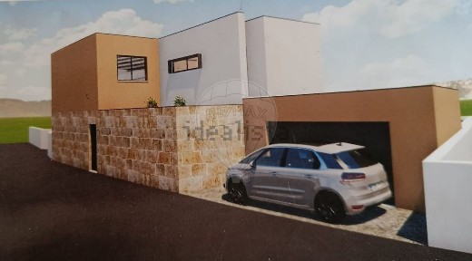 Moradia independente à venda na Rua da Eirinha