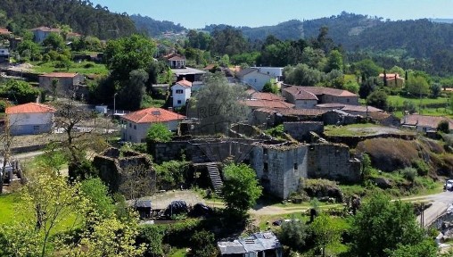 Moradia independente à venda em Lugar de Valbom s/n